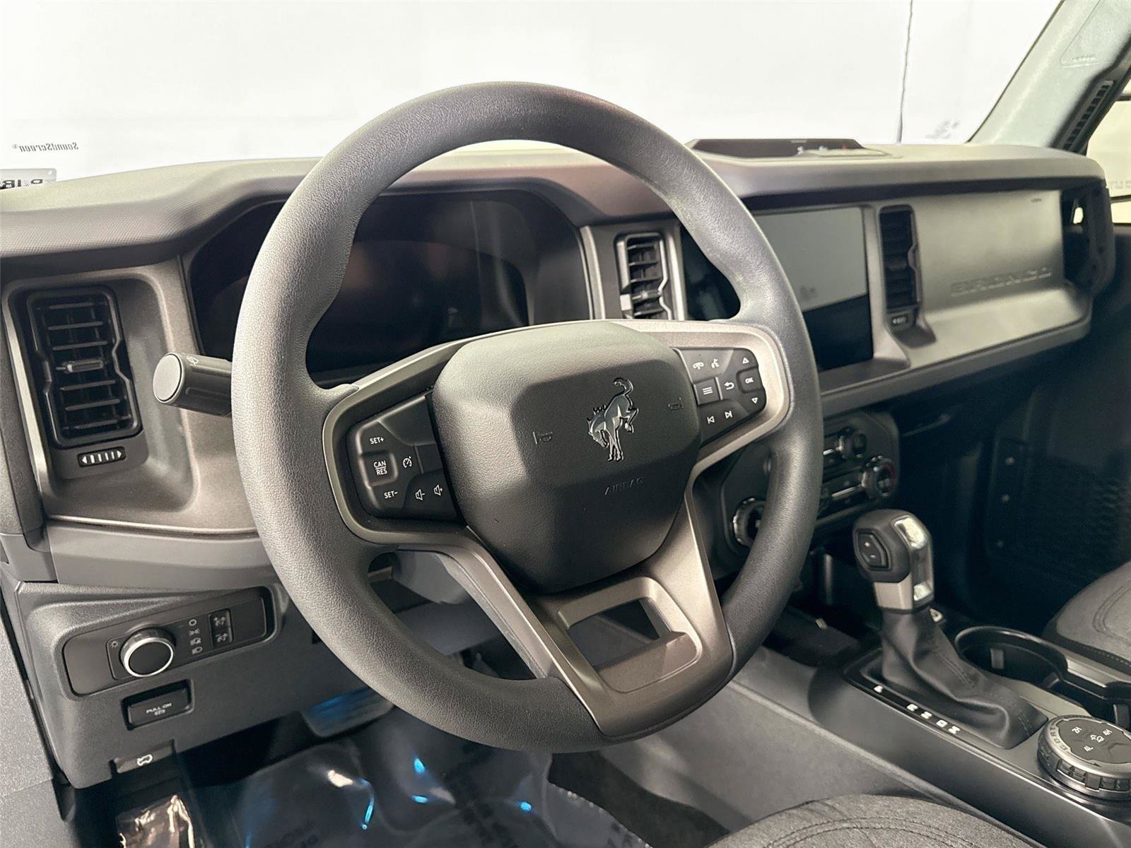 Used 2025 Ford Bronco 4-Door AWD/4WD image 4