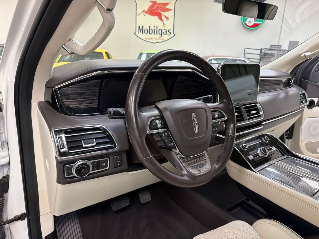 Used 2020 Lincoln Navigator Black Label w/ Cargo Convenience Package AWD/4WD image 29