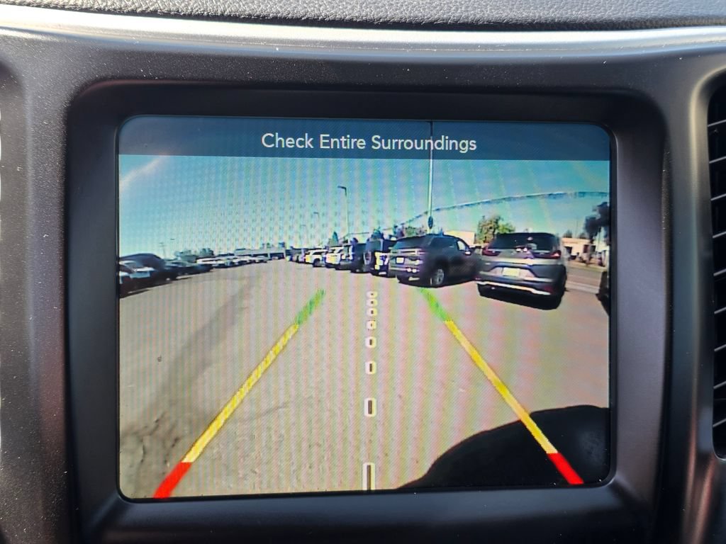 Used 2018 Jeep Cherokee Trailhawk AWD/4WD image 13
