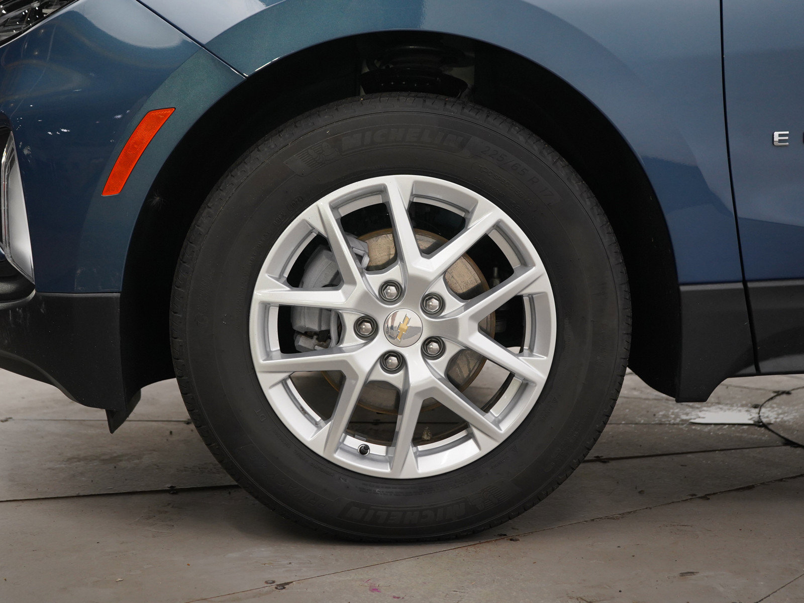 Used 2024 Chevrolet Equinox LT FWD image 30