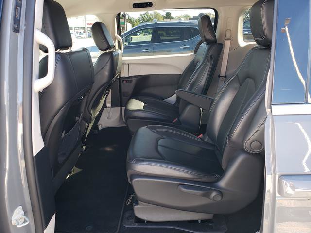 Used 2022 Chrysler Pacifica Touring-L FWD image 12