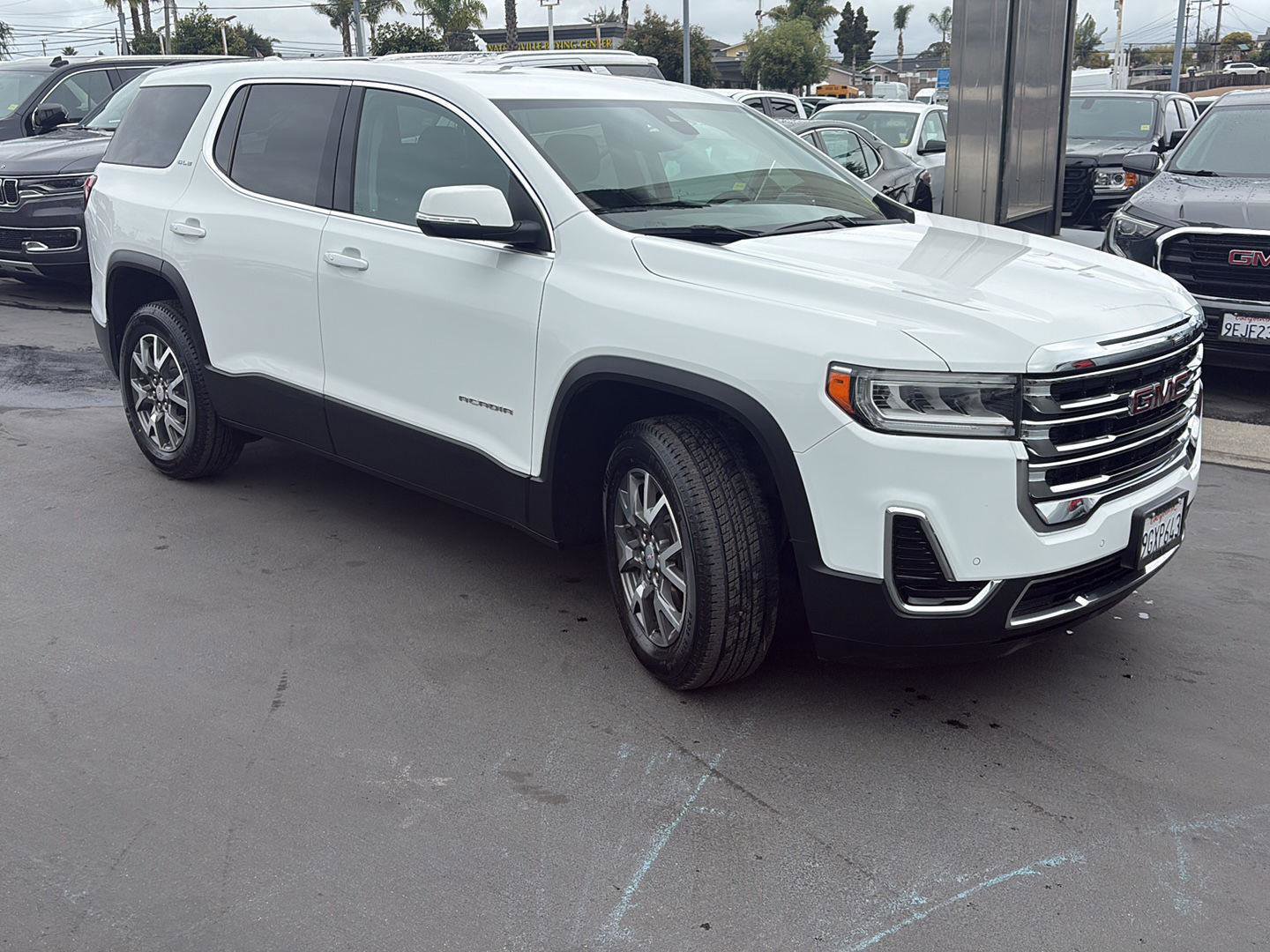 Used 2023 GMC Acadia SLE