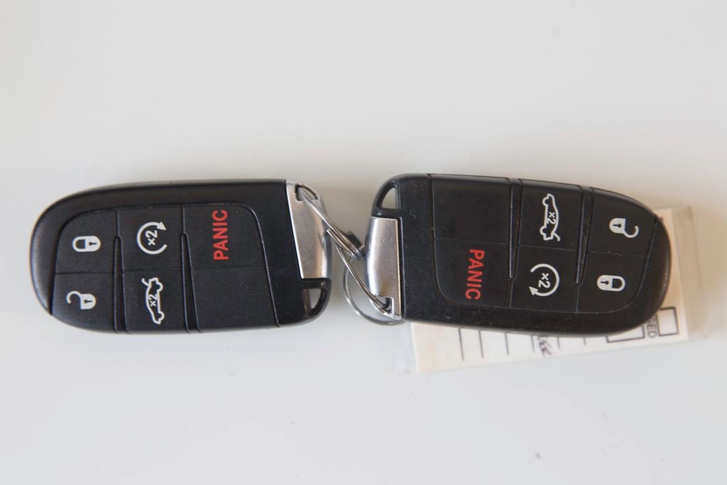 Used 2015 Dodge Challenger SRT w/ Technology Group image 38