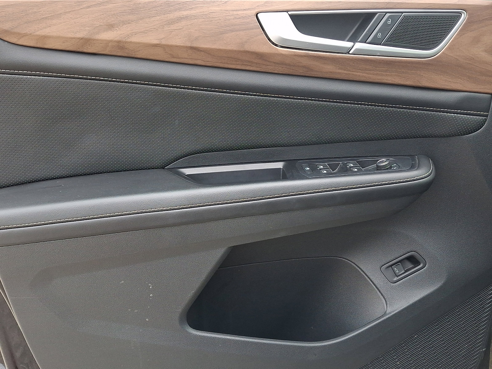 Used 2024 Volkswagen Atlas SE image 13