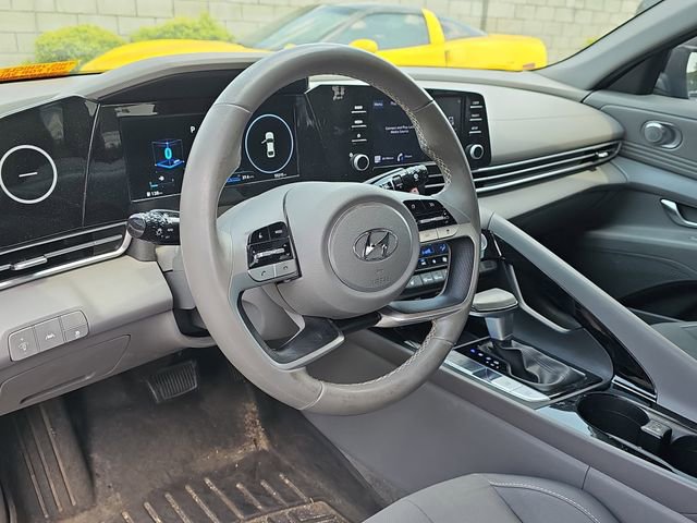 Used 2022 Hyundai Elantra SEL w/ Convenience Package FWD image 11
