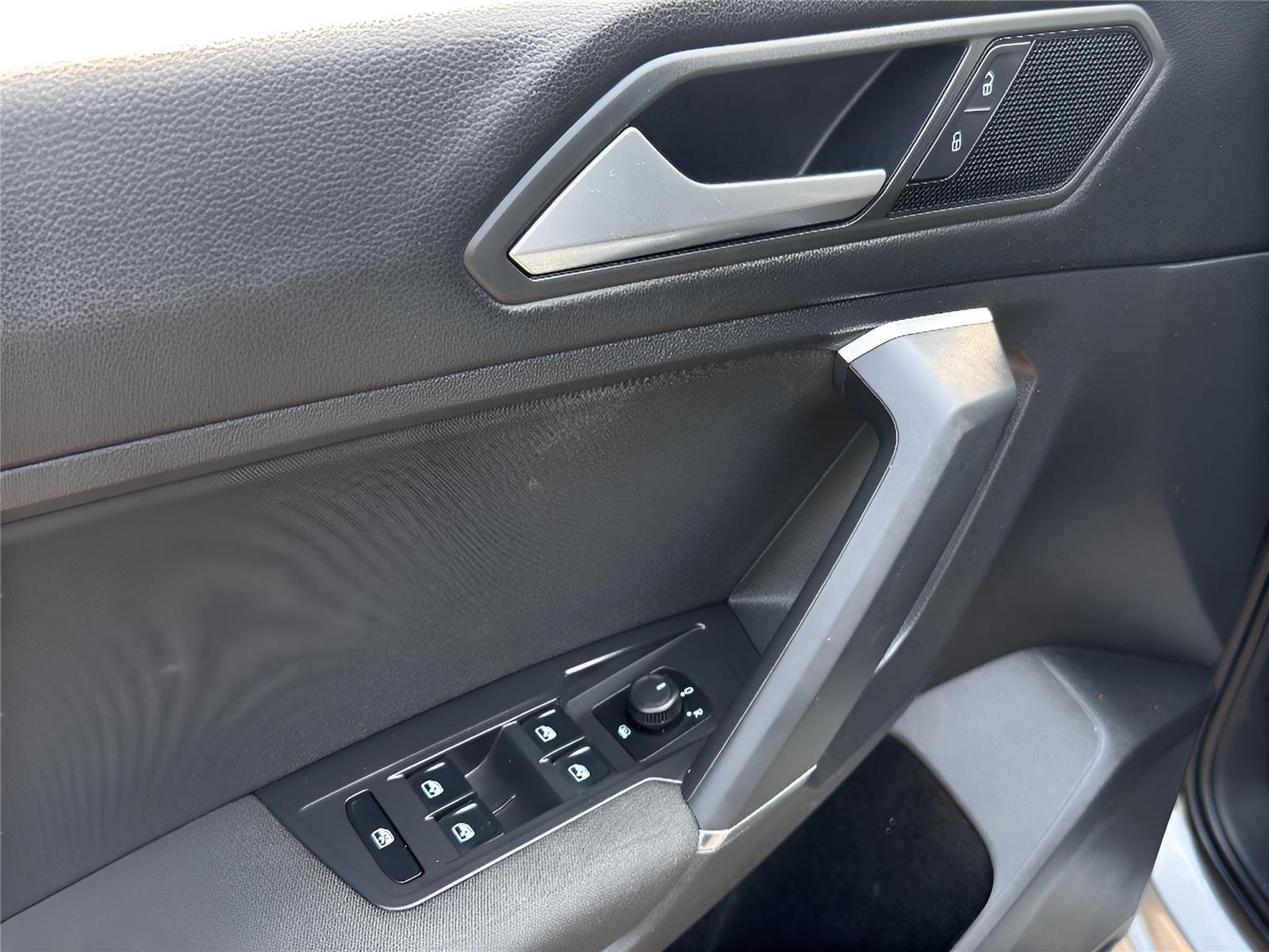Used 2020 Volkswagen Tiguan S FWD image 11