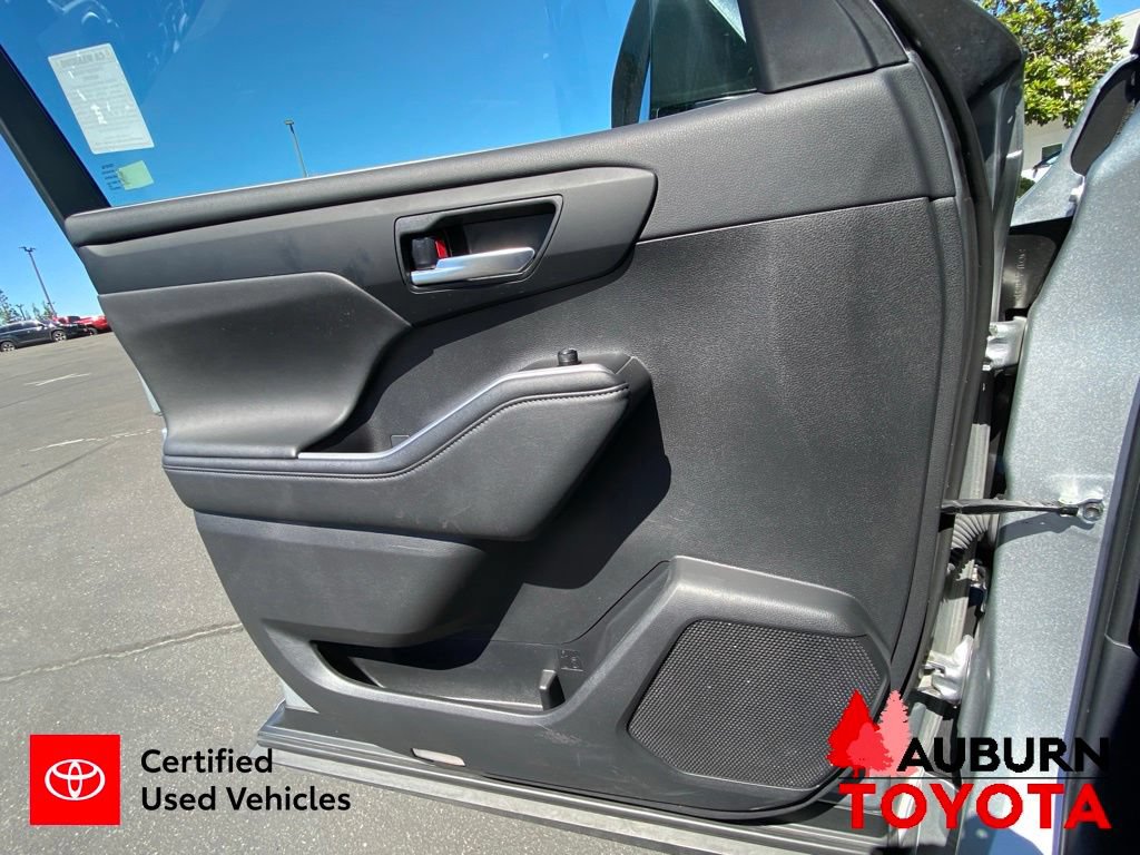 Certified 2024 Toyota Highlander XLE AWD/4WD image 40