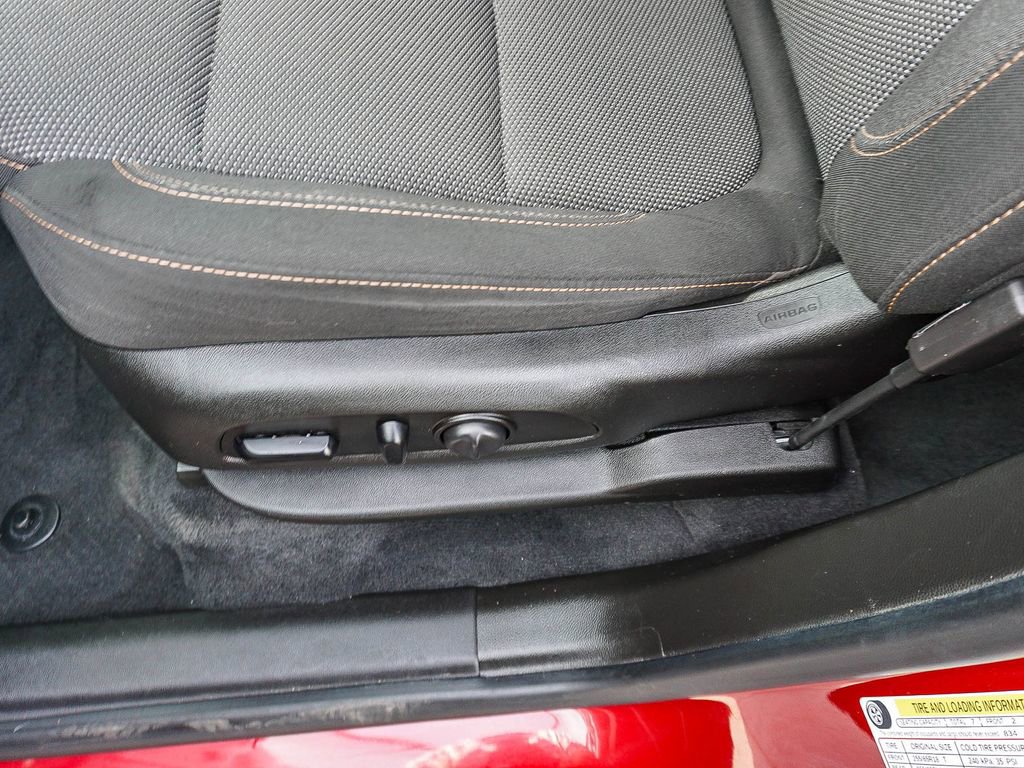 Used 2021 Chevrolet Traverse LT image 19