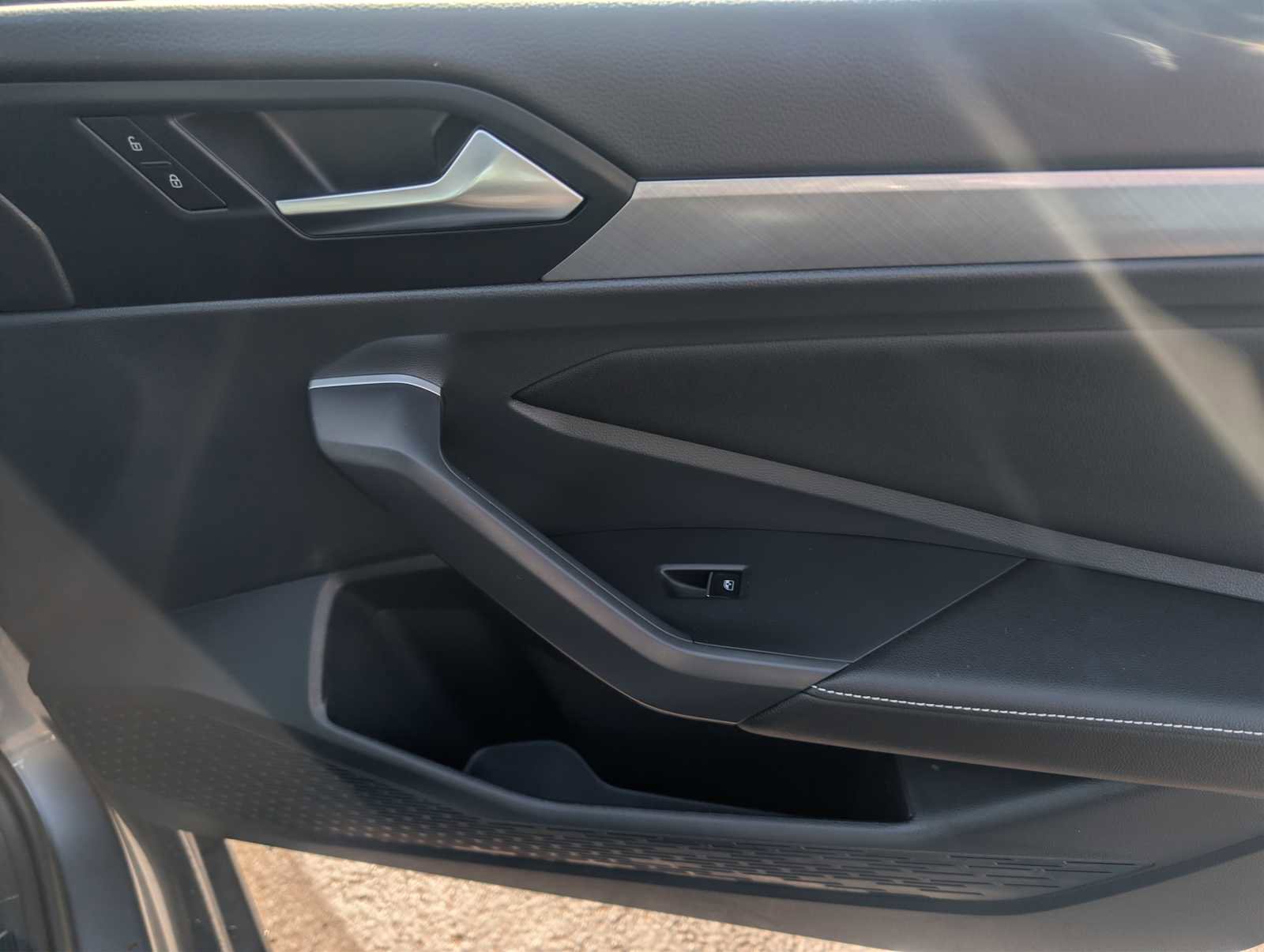 Certified 2023 Volkswagen Jetta SE w/ Panoramic Sunroof Package FWD image 32