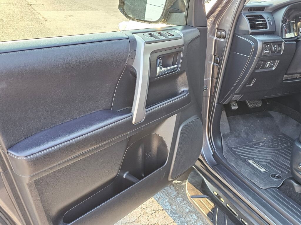 Used 2022 Toyota 4Runner SR5 Premium image 18