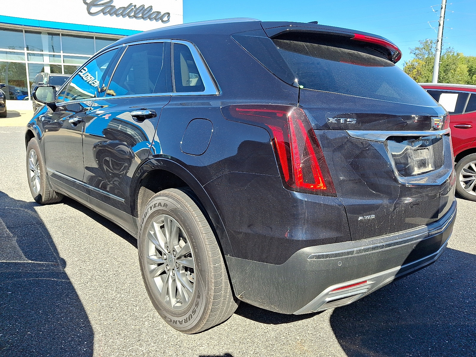 Used 2022 Cadillac XT5 Premium Luxury AWD/4WD image 4