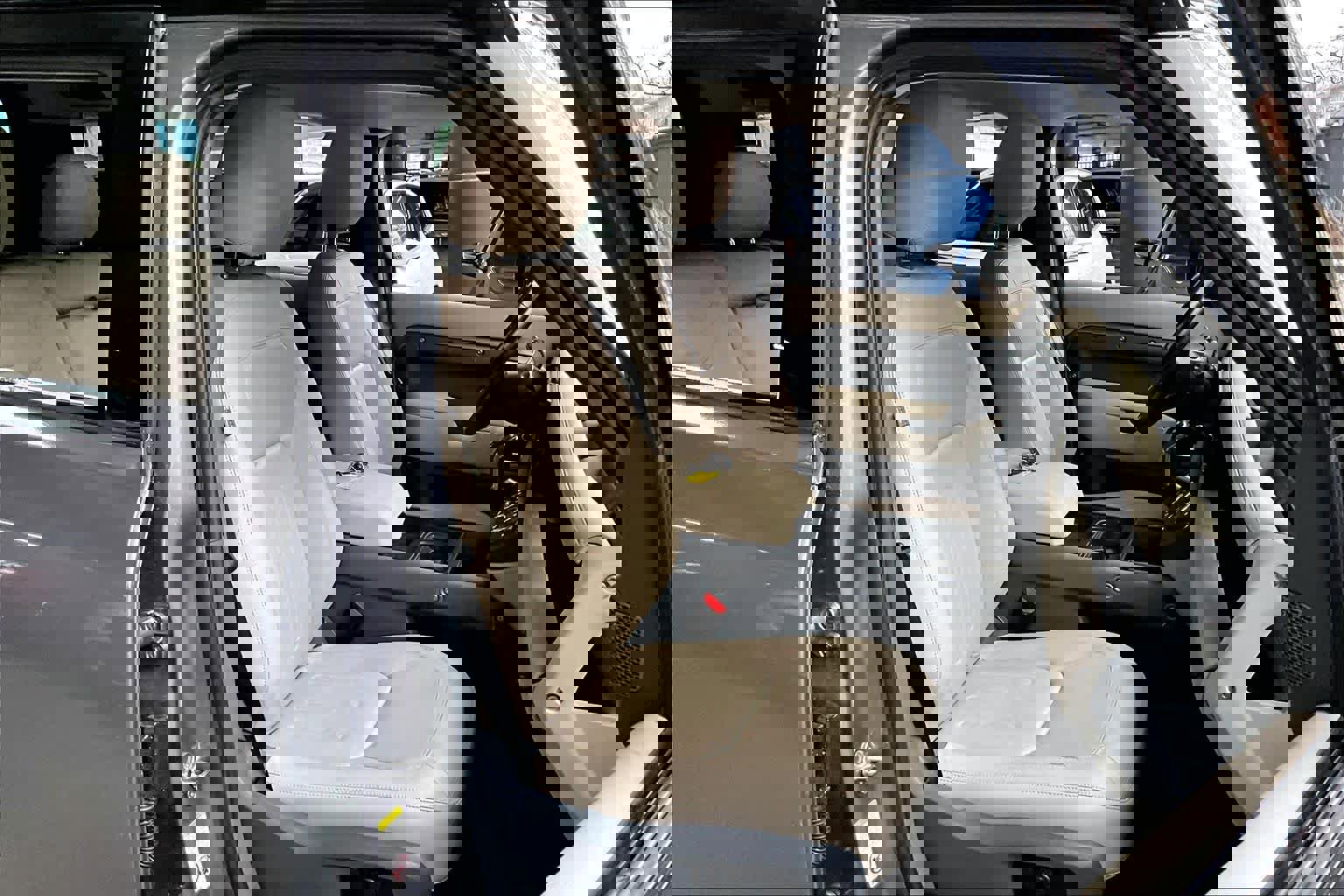 Used 2022 Land Rover Defender 110 SE image 9