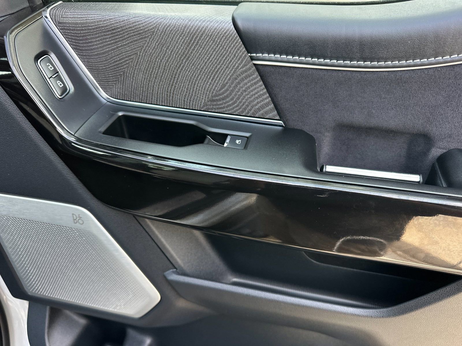 Used 2024 Ford F150 Lightning Platinum AWD/4WD image 20