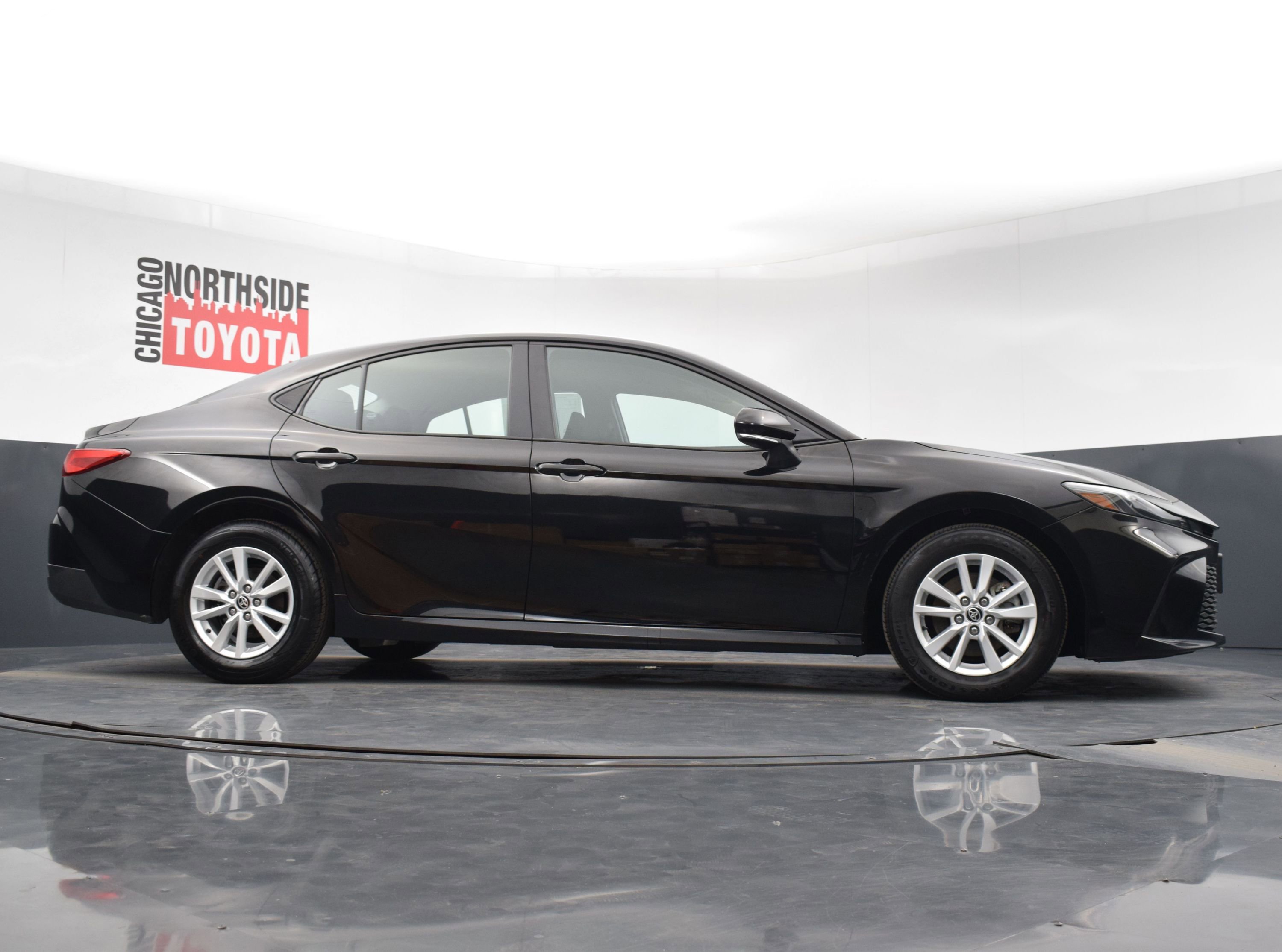 Used 2025 Toyota Camry LE image 28