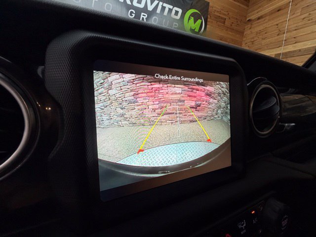 Used 2022 Jeep Wrangler Unlimited Sahara AWD/4WD image 24