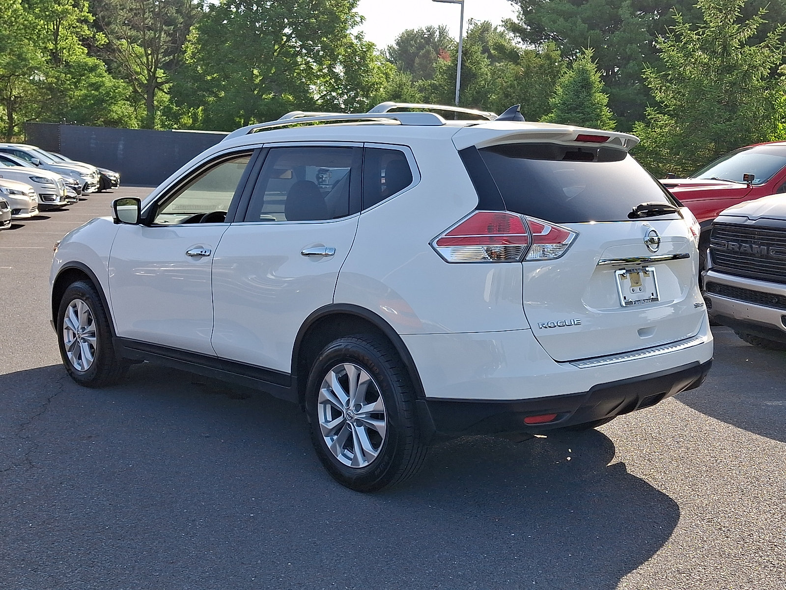 Used 2016 Nissan Rogue SV w/ SV Premium Package AWD/4WD image 4