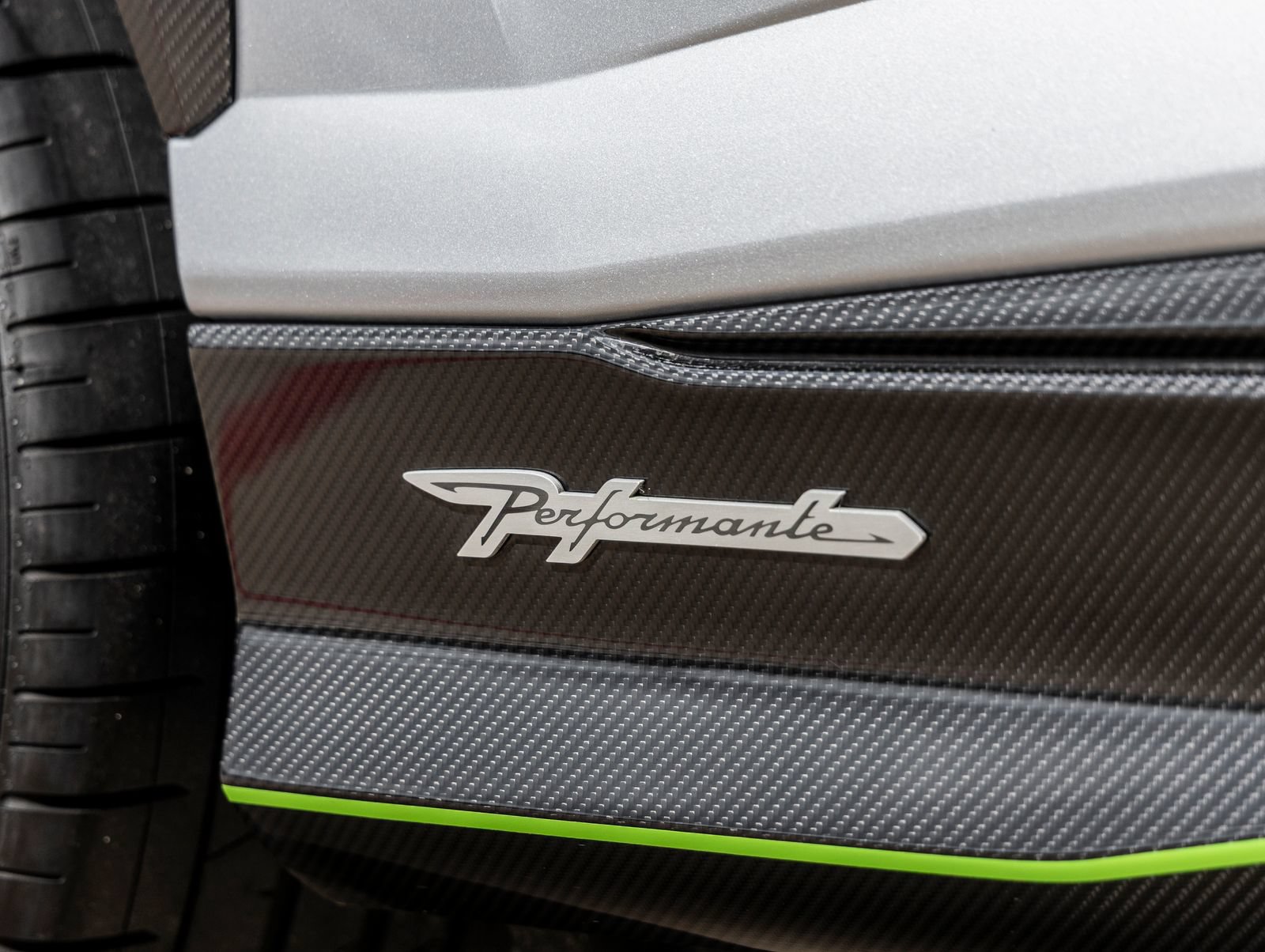 Used 2024 Lamborghini Urus Performante AWD/4WD image 15