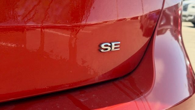Used 2018 Ford Focus SE w/ Cold Weather Package FWD image 13