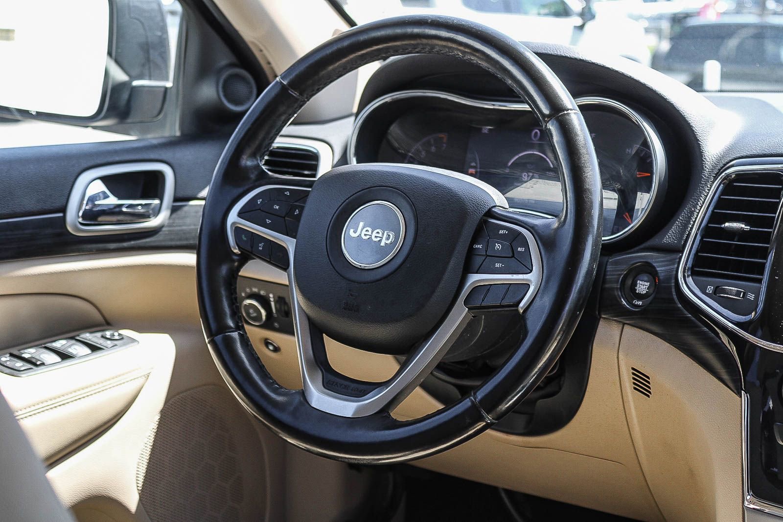 Used 2020 Jeep Grand Cherokee Laredo w/ 18" Wheel & 8.4" Radio Group image 14