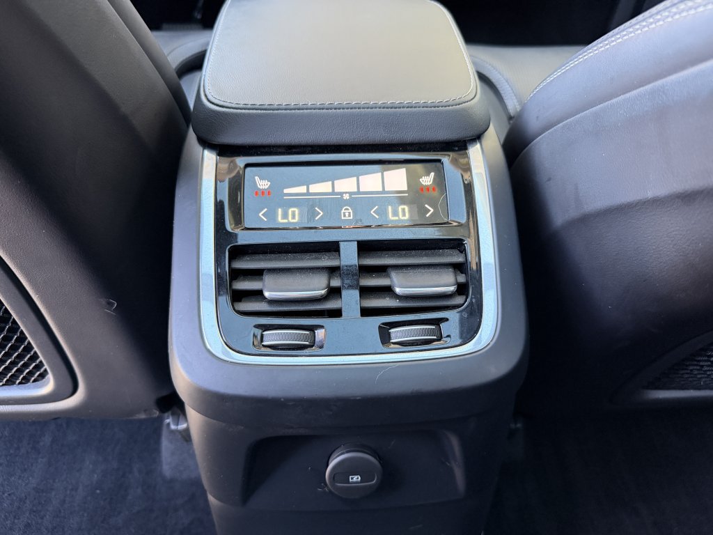 Used 2024 Volvo XC90 T8 Ultimate AWD/4WD image 38