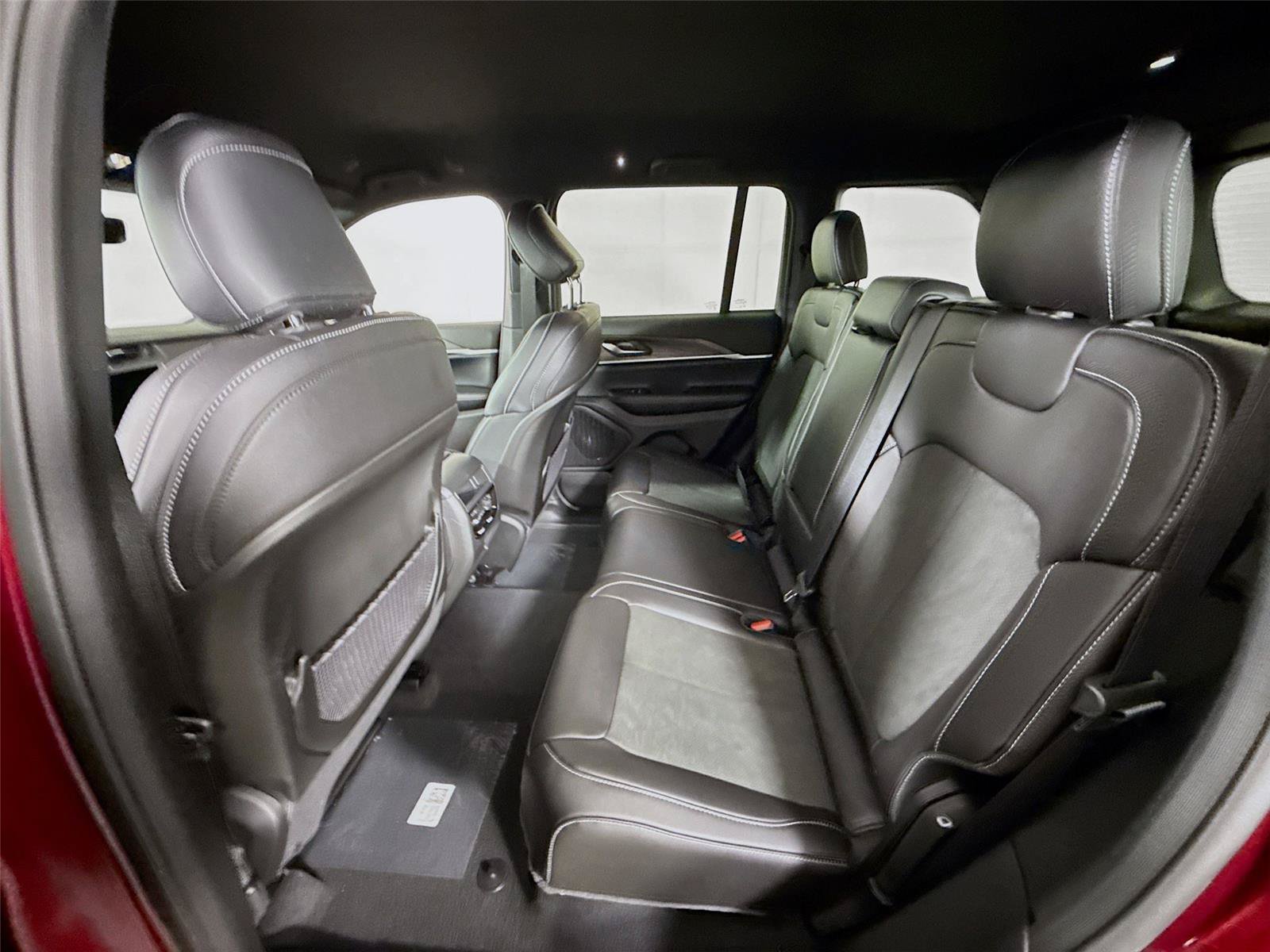 New 2026 Jeep Grand Cherokee Altitude AWD/4WD image 17