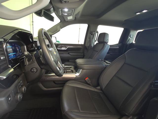 Used 2024 Chevrolet Silverado 1500 LTZ RWD image 8