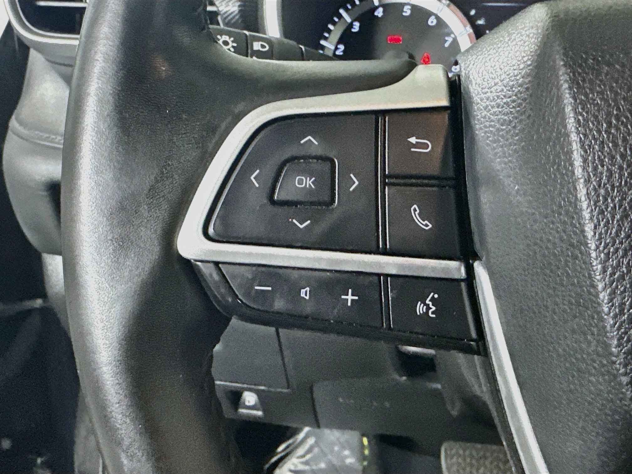 Used 2024 Toyota Highlander XSE FWD image 16