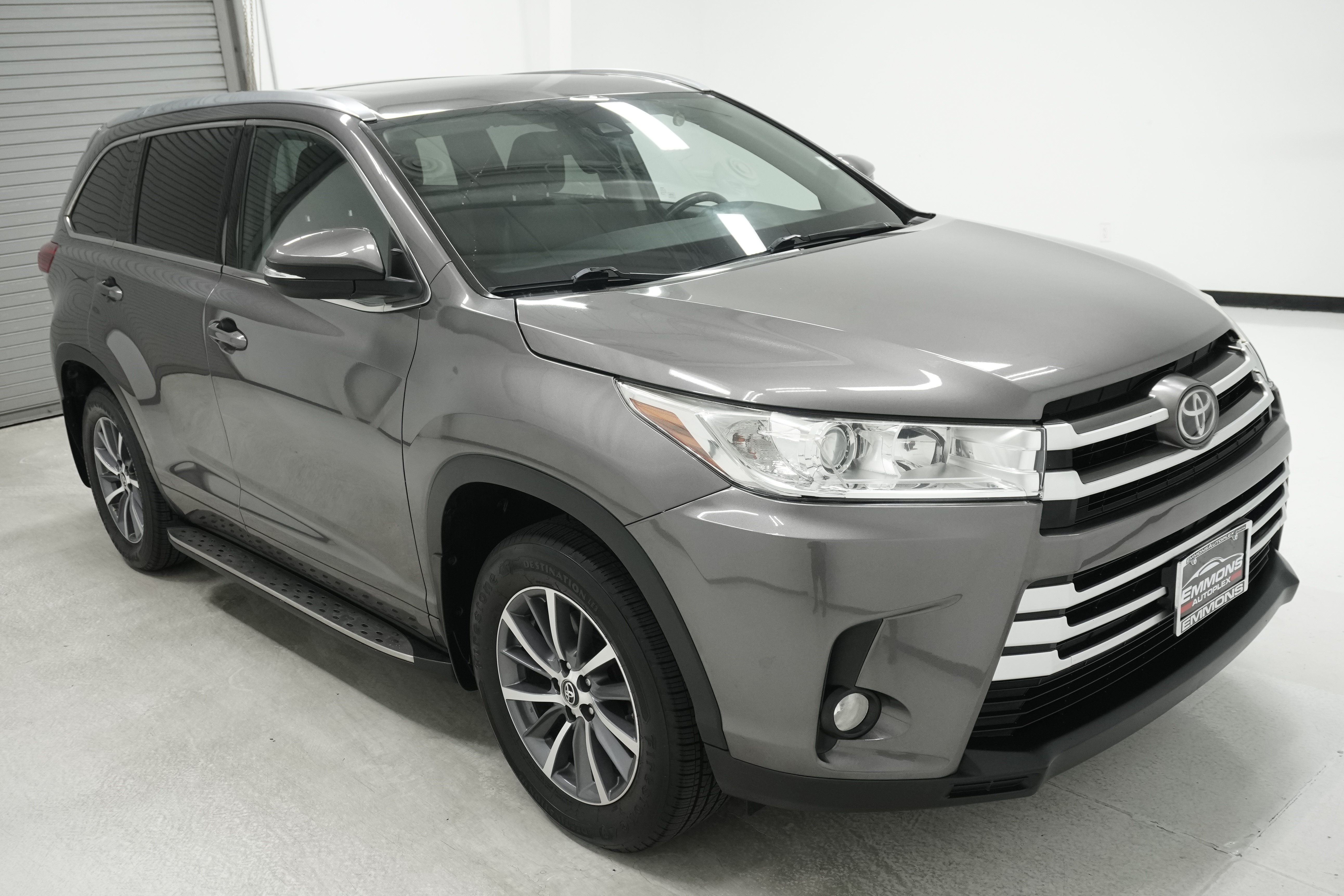 Used 2017 Toyota Highlander XLE AWD/4WD image 3