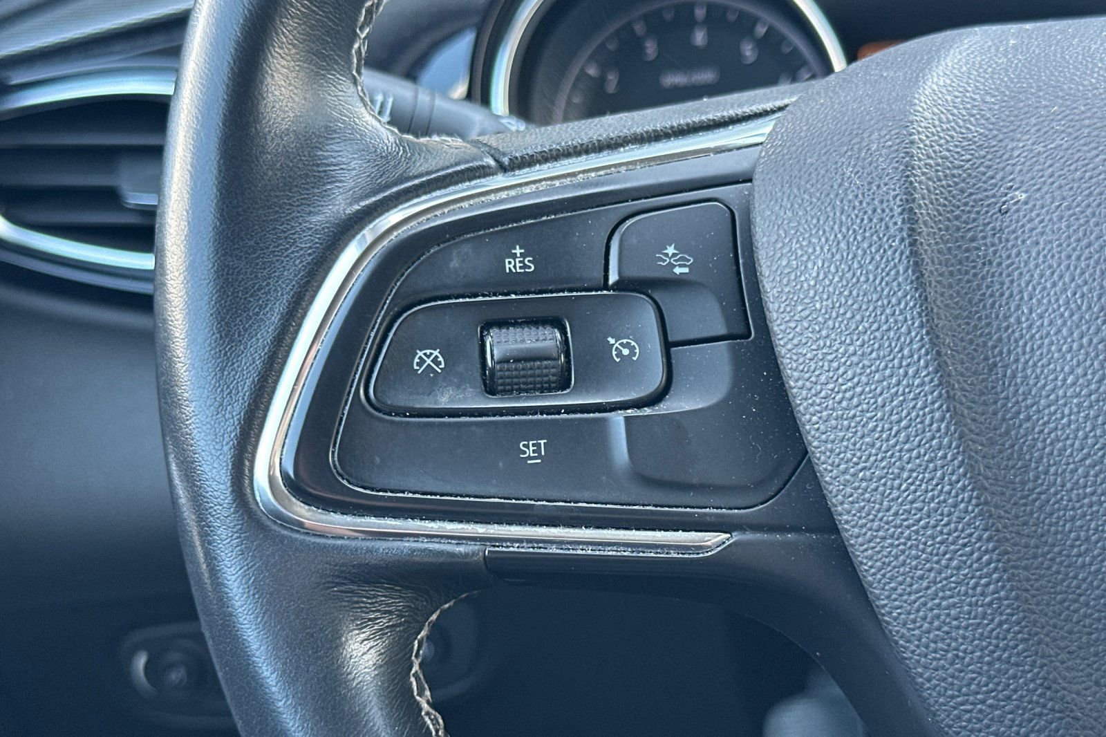 Used 2023 Buick Encore GX Preferred w/ Cold Weather Comfort Package FWD image 33