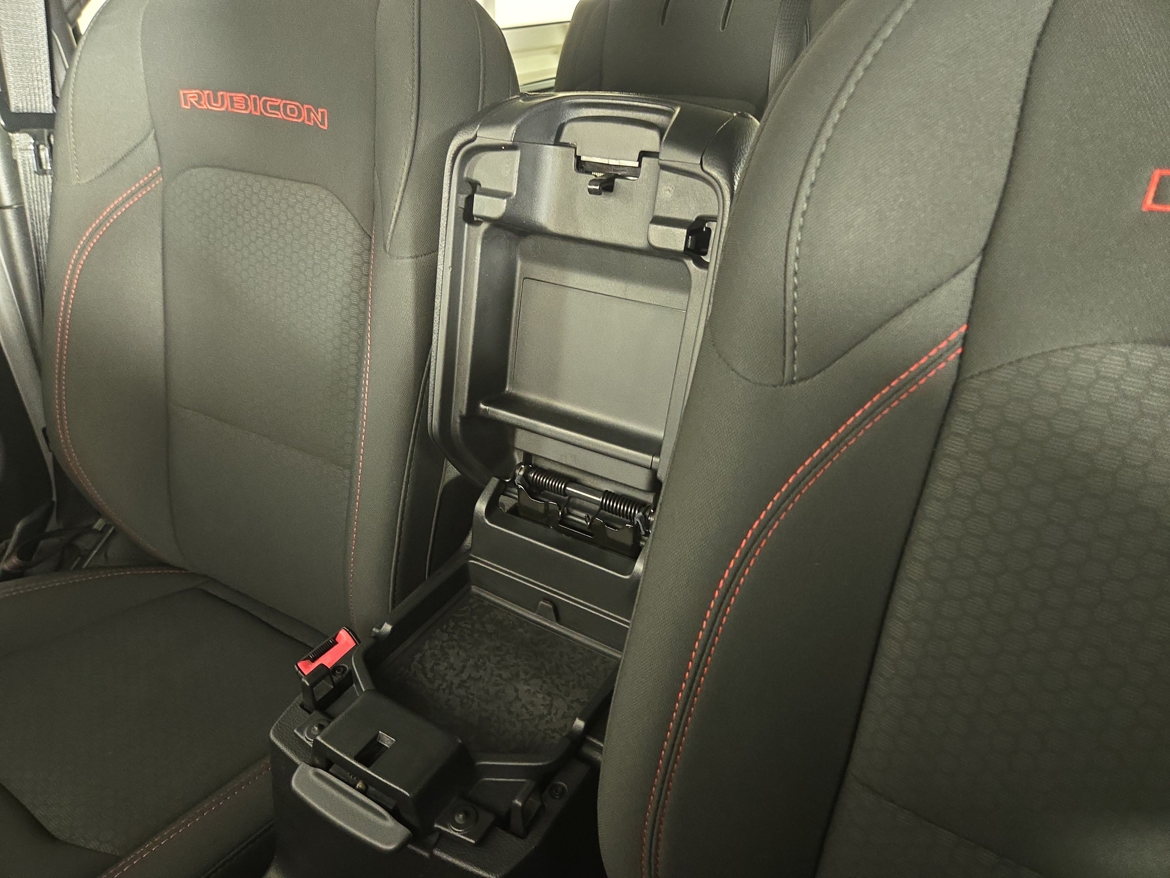 Used 2019 Jeep Wrangler Unlimited Rubicon AWD/4WD image 27
