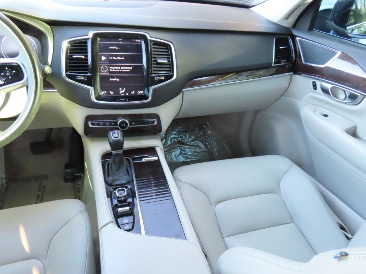 Used 2016 Volvo XC90 T6 Momentum AWD/4WD image 15