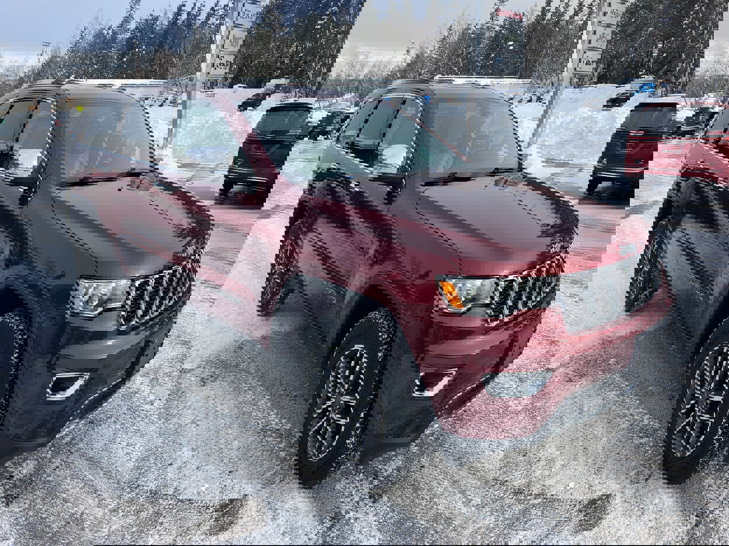Used 2021 Jeep Grand Cherokee Limited image 3