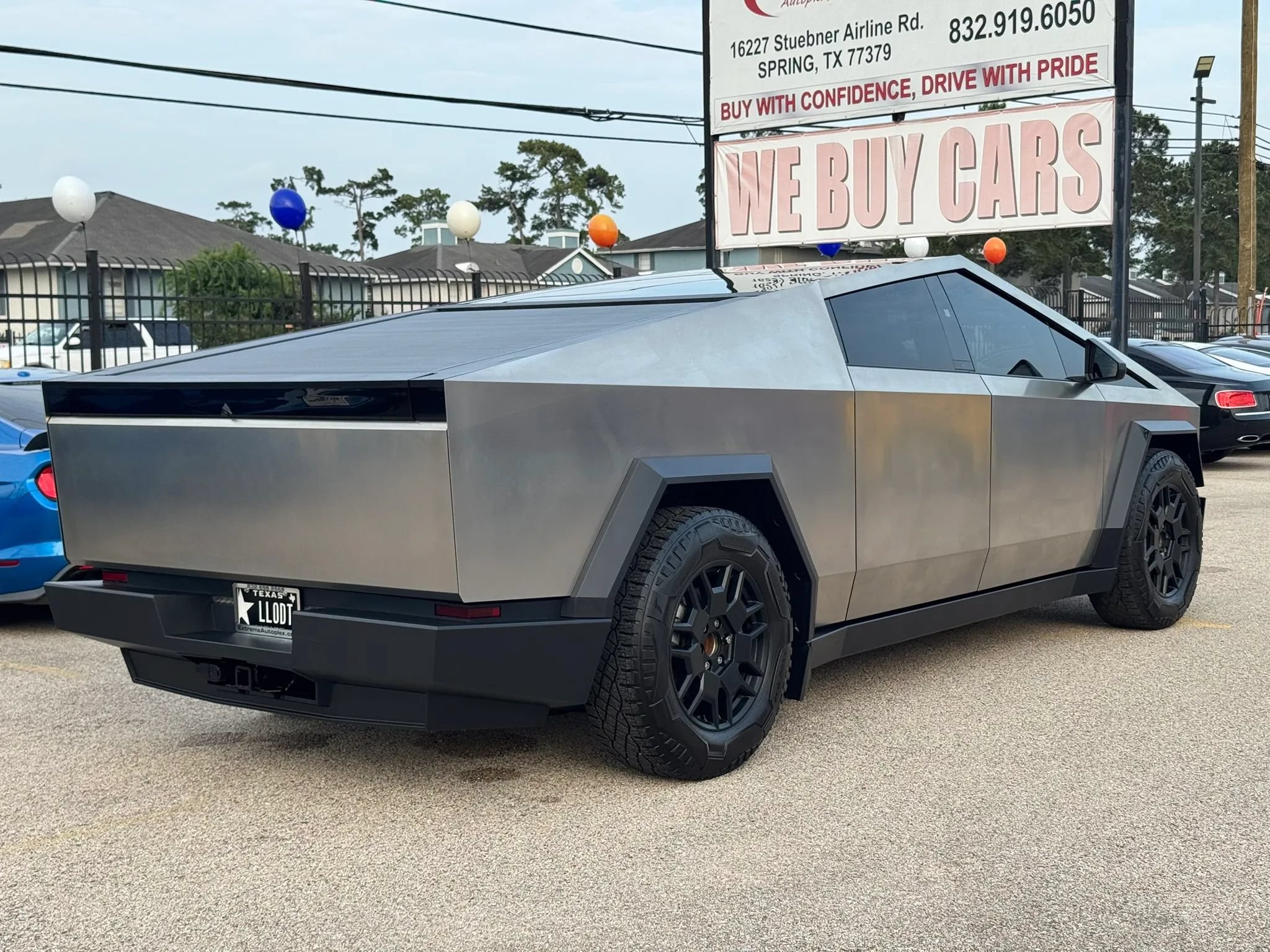 Used 2024 Tesla Cybertruck AWD Crew Cab image 9