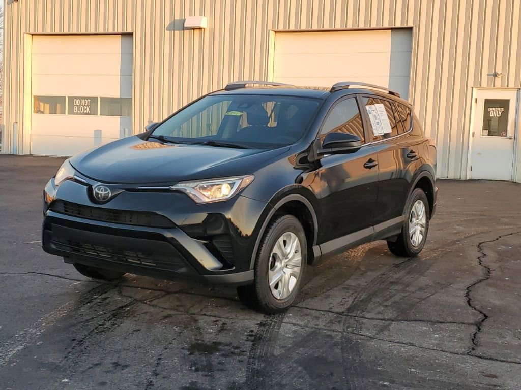 Used 2018 Toyota RAV4 LE image 3