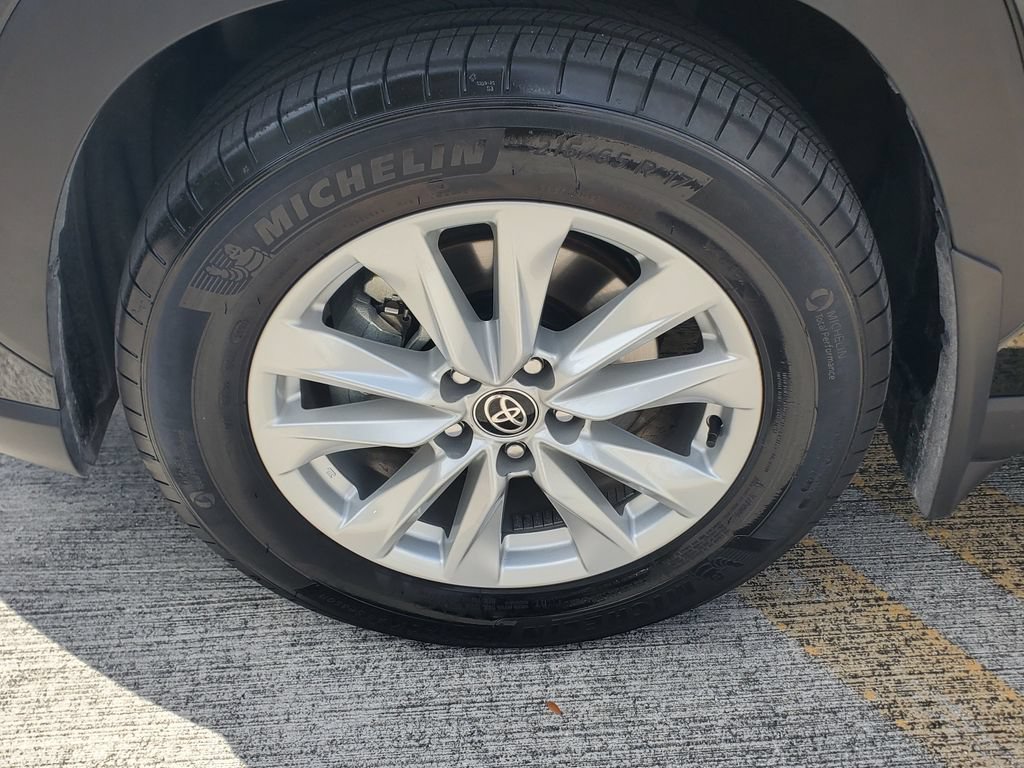 Used 2026 Toyota Corolla Cross LE FWD image 4