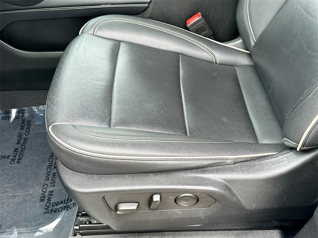 Used 2024 Chevrolet Suburban Premier image 19