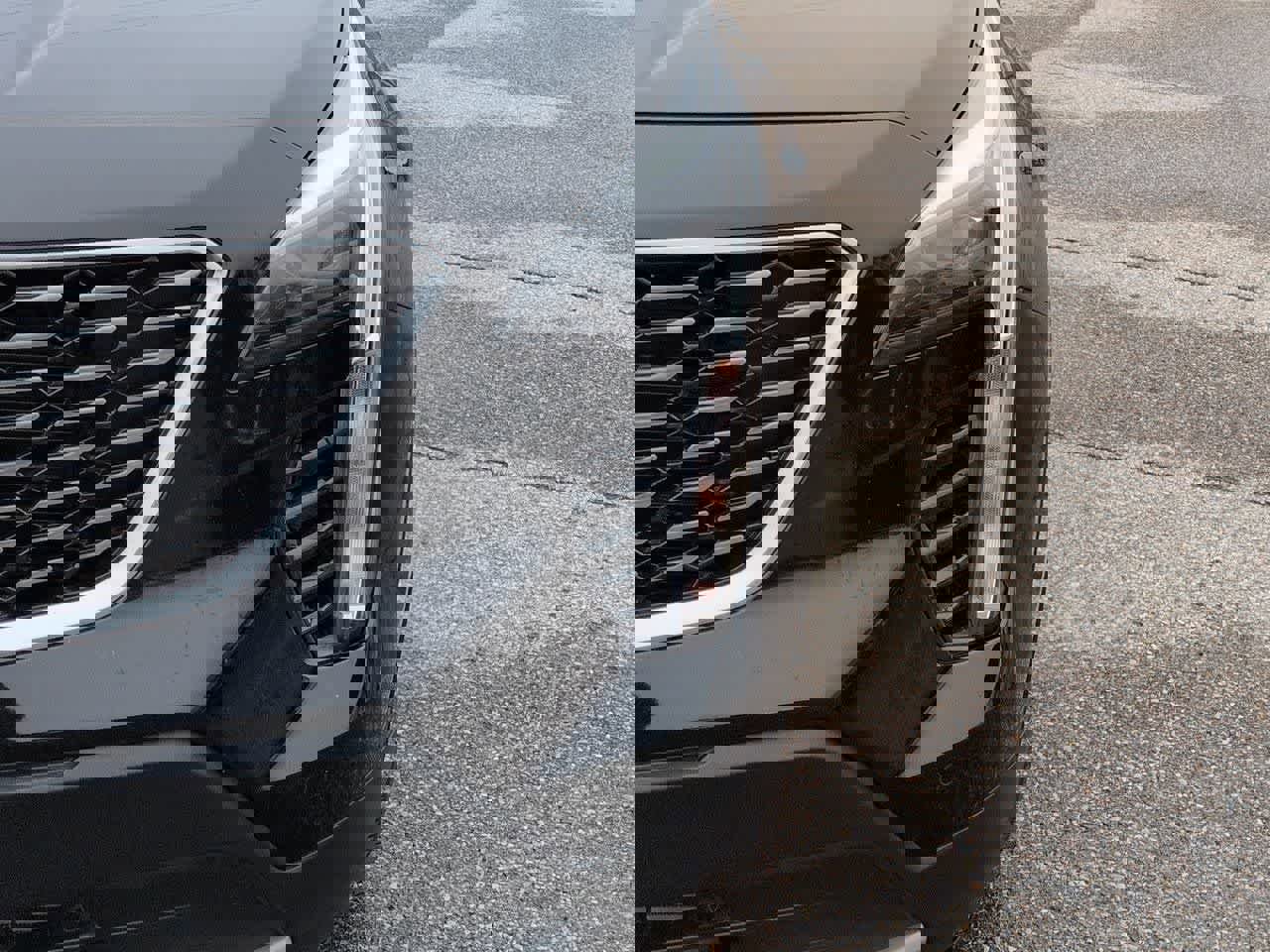 Used 2023 Cadillac XT4 Premium Luxury w/ Cold Weather Package image 10