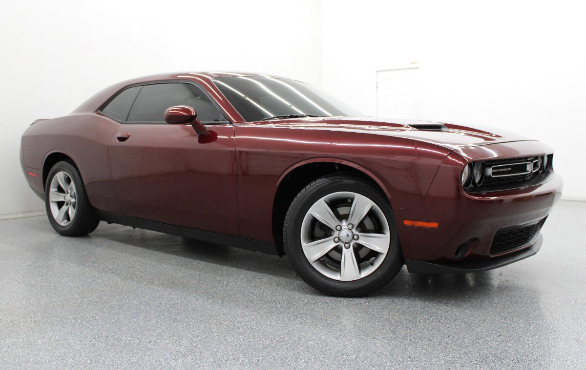 Used 2020 Dodge Challenger SXT image 1