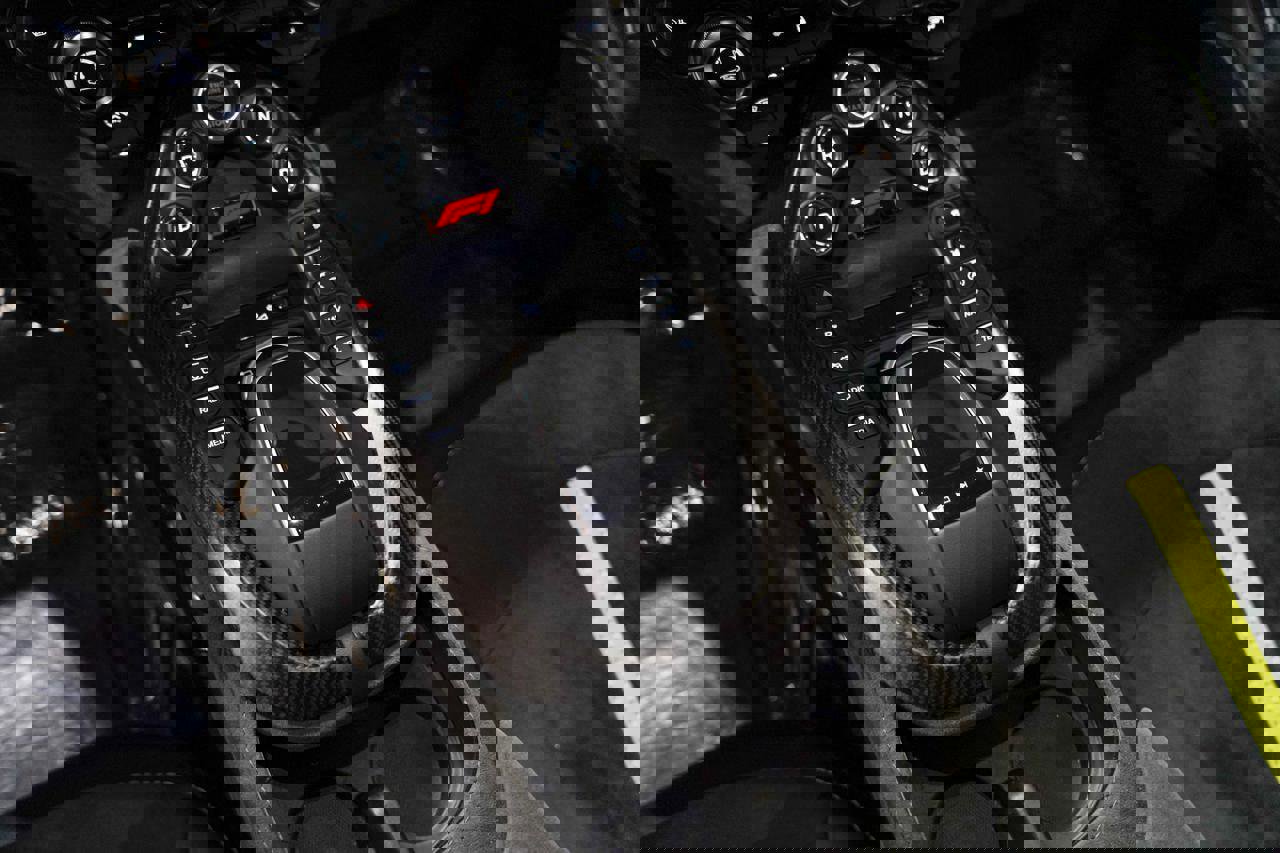 Used 2023 Aston Martin V8 Vantage Coupe image 12