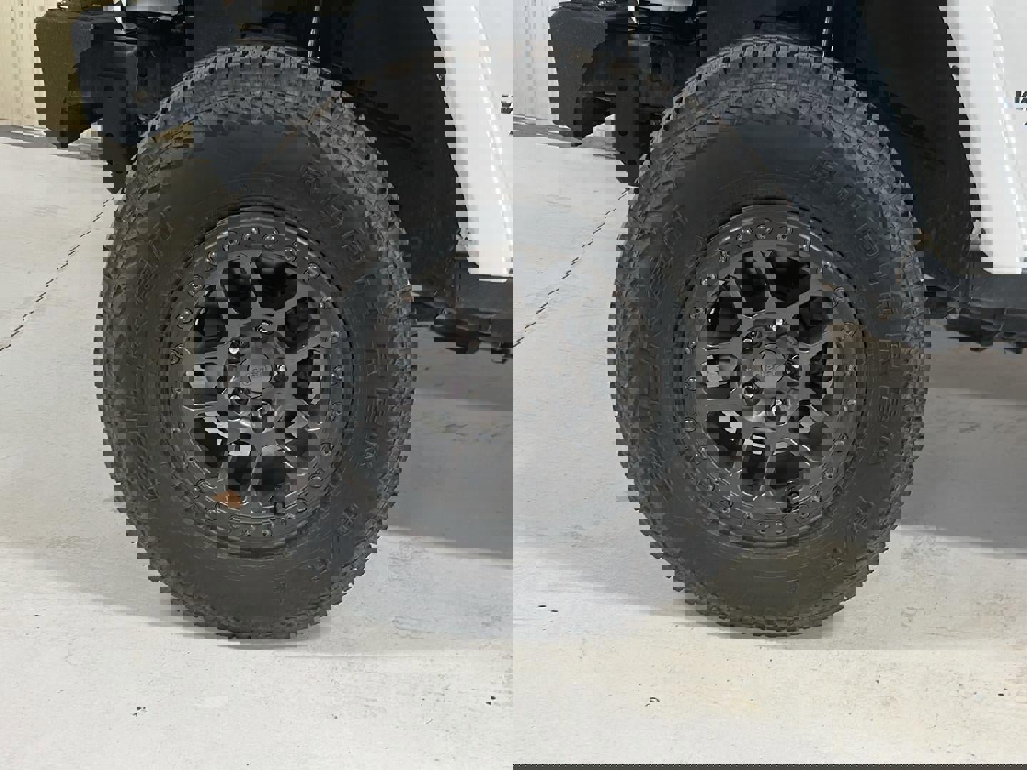 Used 2018 Jeep Wrangler Unlimited Sahara image 25