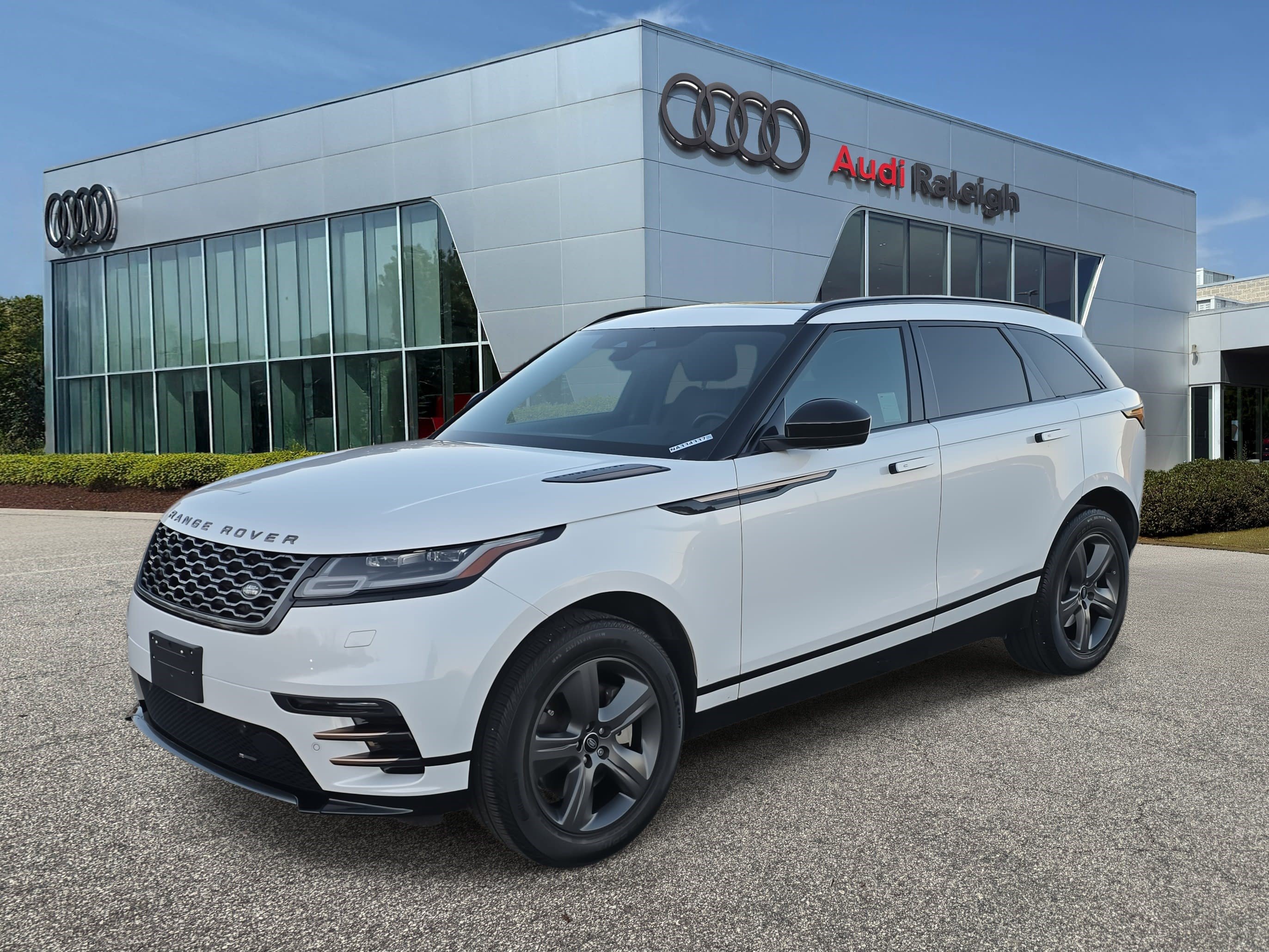 Used 2022 Land Rover Range Rover Velar R-Dynamic S image 1