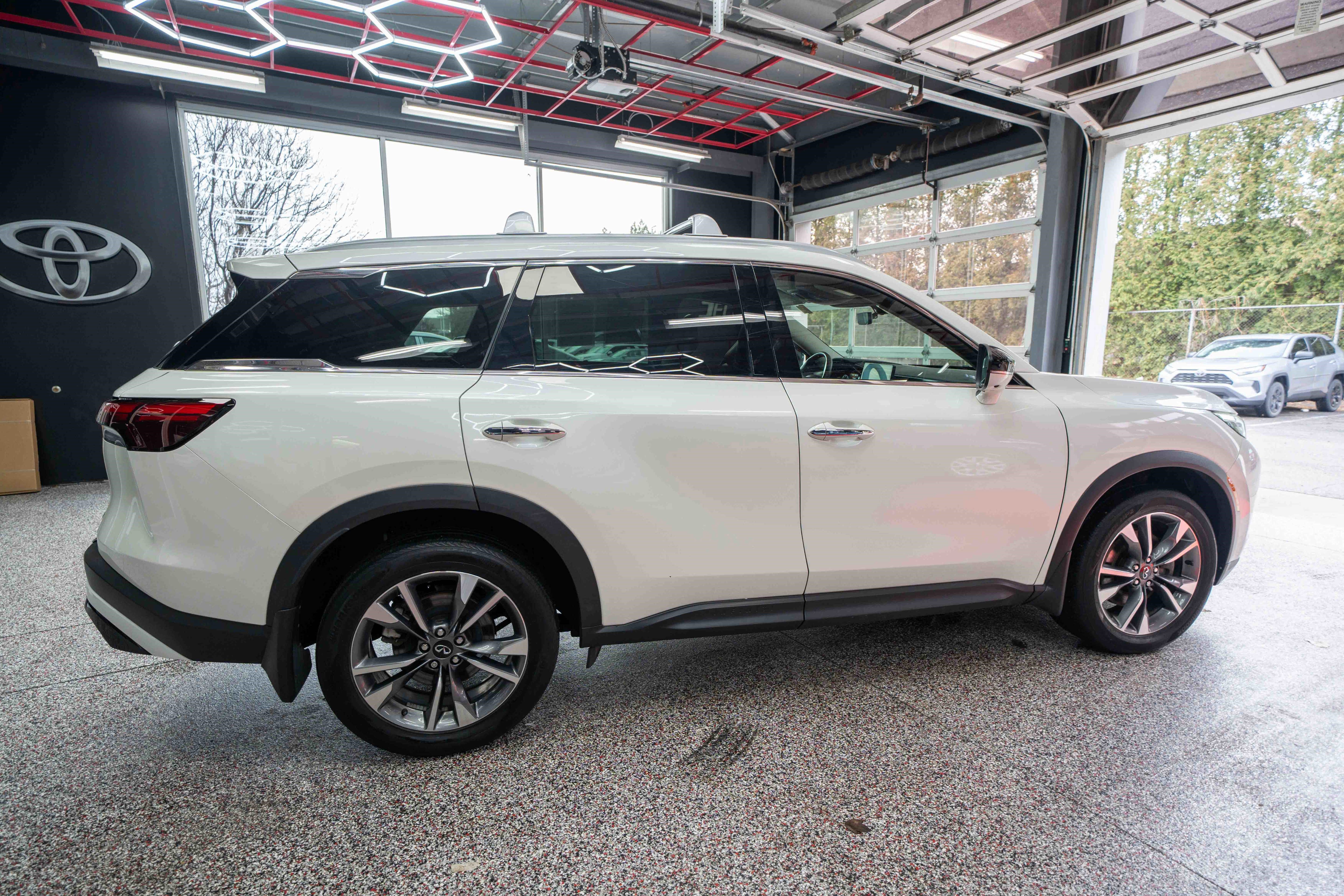 Used 2023 INFINITI QX60 Luxe w/ Cargo Package image 4