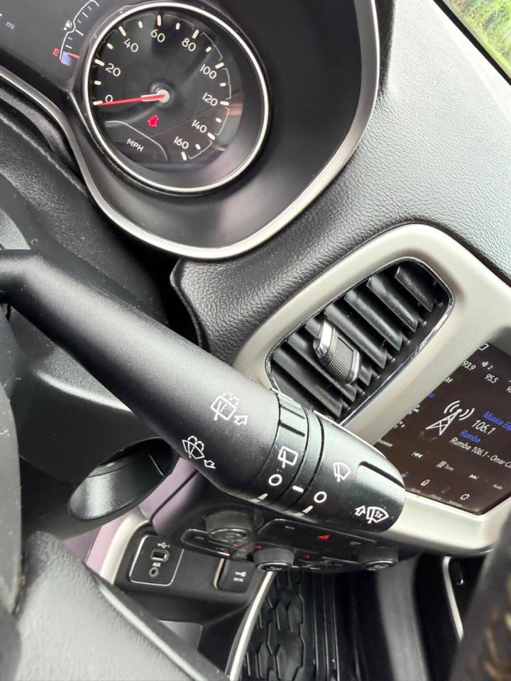 Used 2021 Jeep Compass Latitude w/ Sun and Sound Group FWD image 19