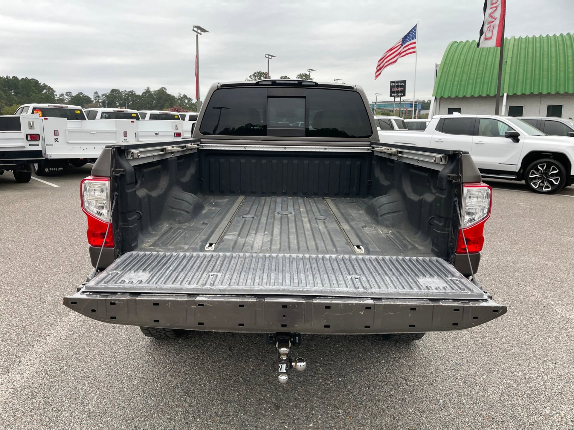 Used 2016 Nissan Titan SL image 23