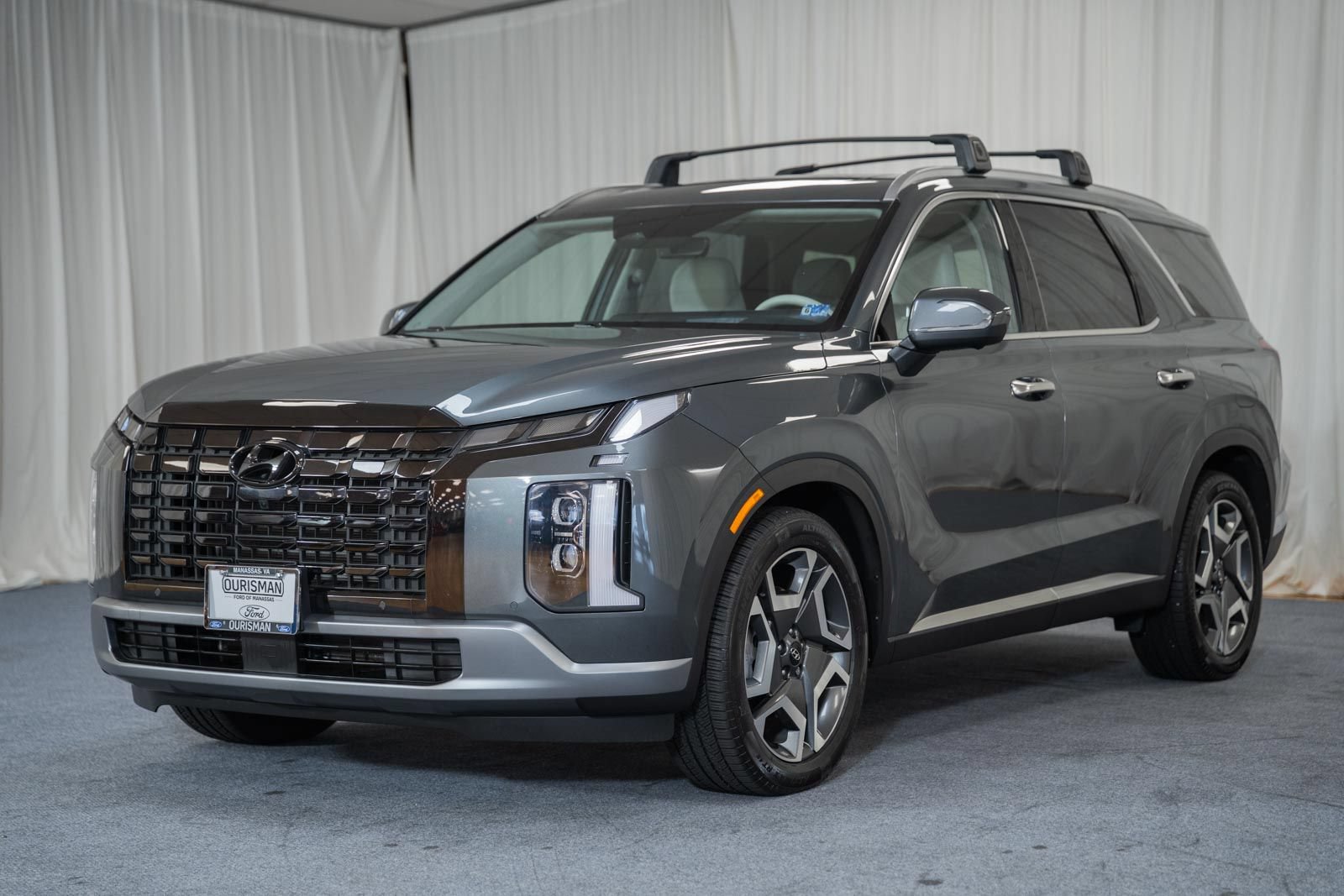 Used 2023 Hyundai Palisade Limited FWD image 3