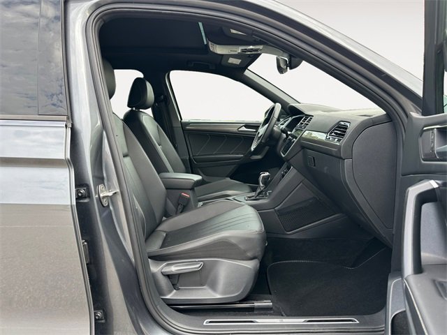 Used 2022 Volkswagen Tiguan SE R-Line image 15