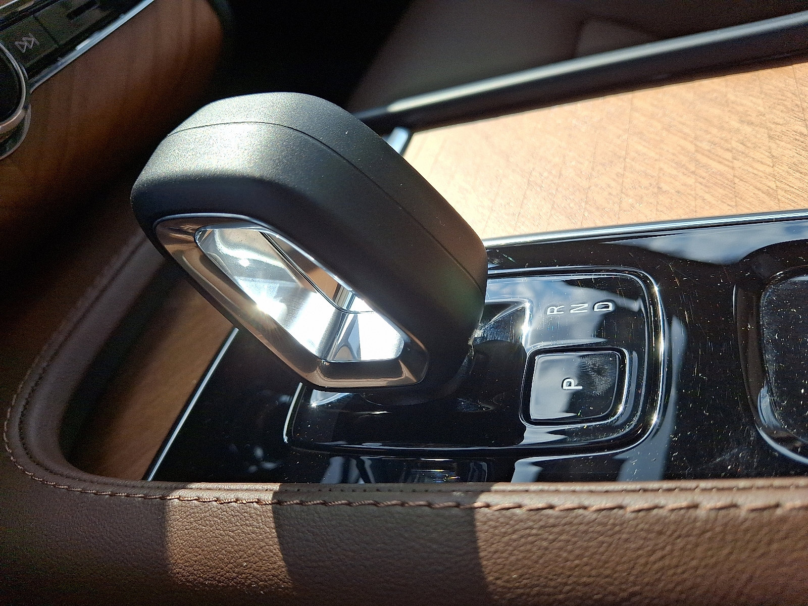 Used 2025 Volvo XC90 T8 Plus image 16