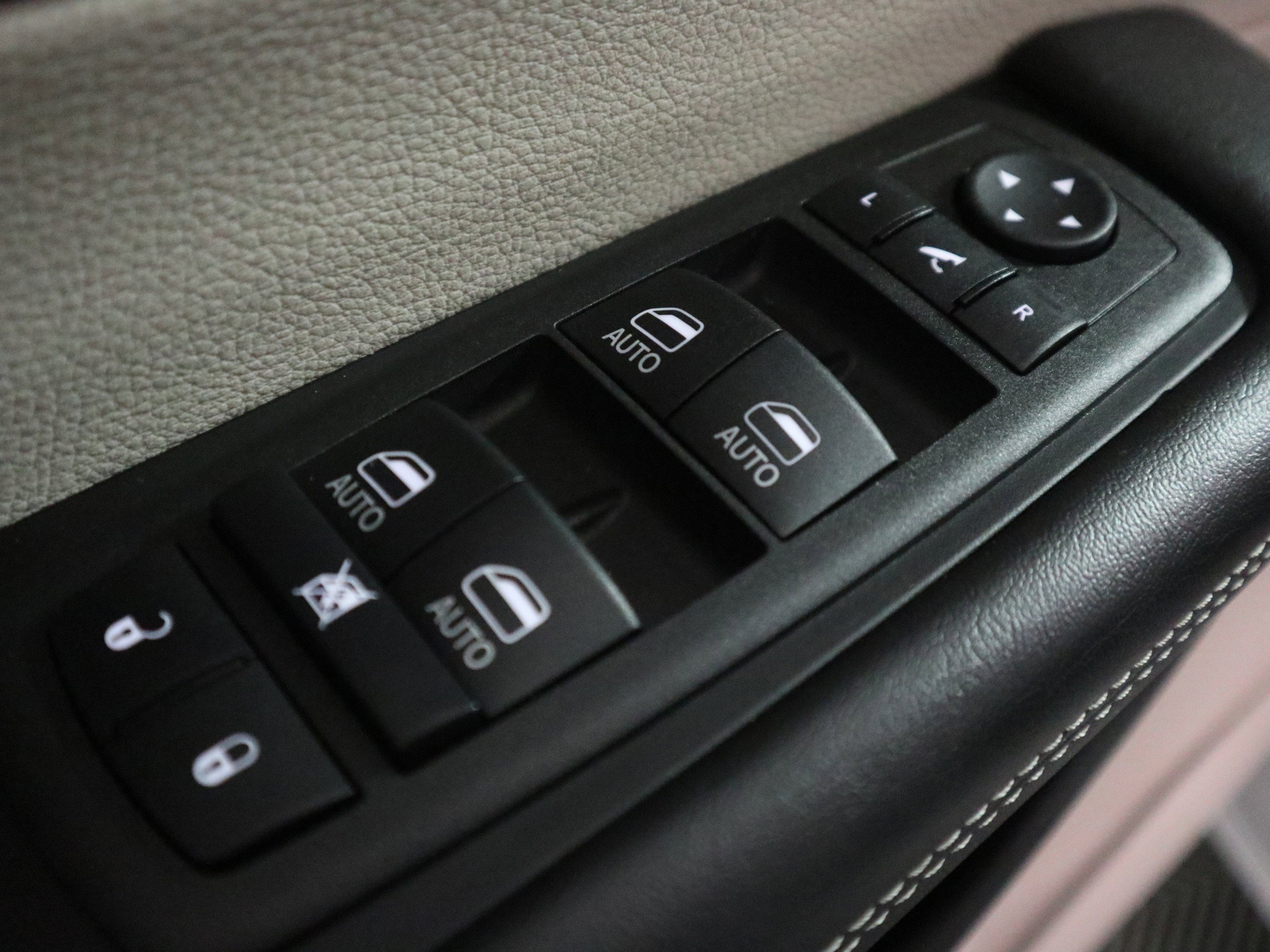 Used 2024 Chrysler Pacifica Limited image 35