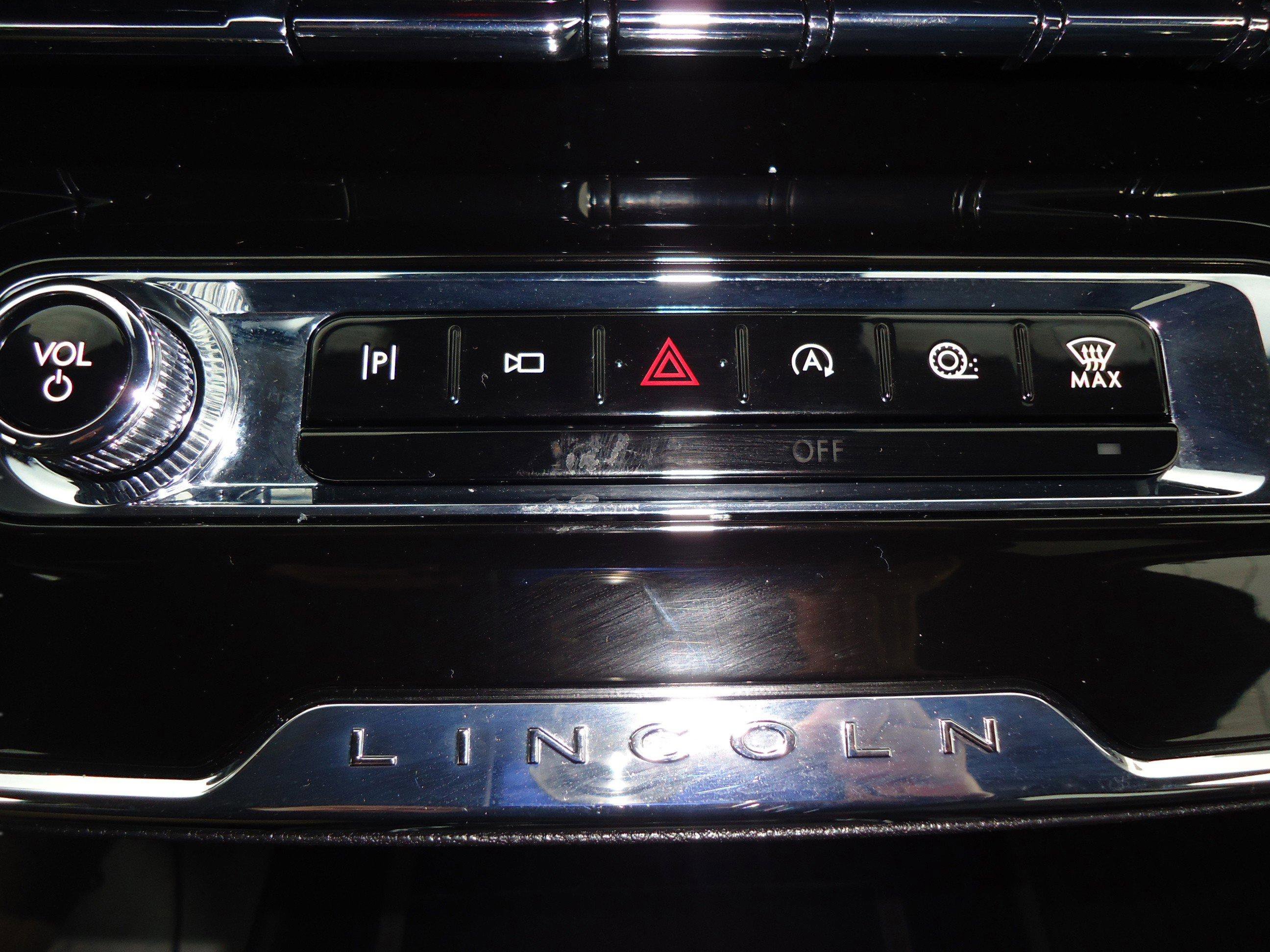 Used 2025 Lincoln Corsair AWD w/ Equipment Group 101A image 23