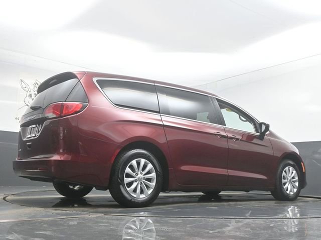 Used 2017 Chrysler Pacifica Touring w/ Tire & Wheel Group image 32